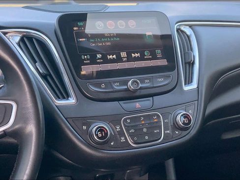 Used 2018 Chevrolet Malibu Premier w/ Premier Sun and Wheel Package image 7