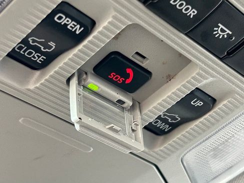 Used 2020 Toyota RAV4 XLE Premium image 49