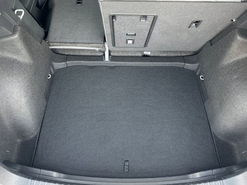 Certified 2022 Volkswagen Taos SE w/ Panoramic Sunroof Package image 16