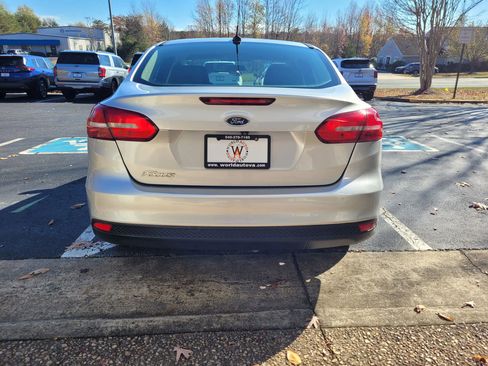 Used 2017 Ford Focus SE image 6