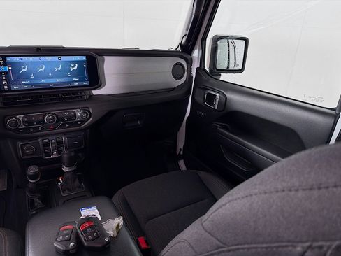 Used 2024 Jeep Gladiator Sport image 24