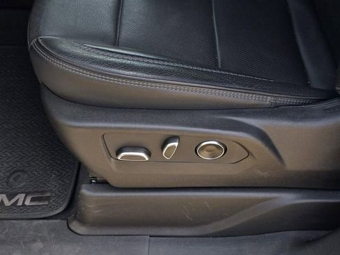 Used 2025 GMC Yukon Denali RWD image 26
