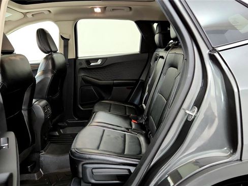 Used 2020 Ford Escape Titanium image 22