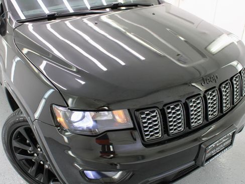 Used 2019 Jeep Grand Cherokee Altitude AWD/4WD image 18