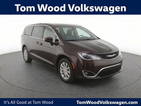 Used 2018 Chrysler Pacifica Touring Plus FWD image 1