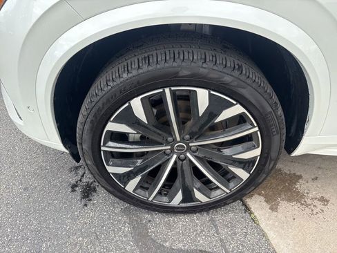 Used 2025 Volvo XC90 B5 Plus AWD/4WD image 12