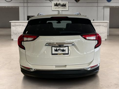 Used 2024 GMC Terrain SLT AWD/4WD image 4