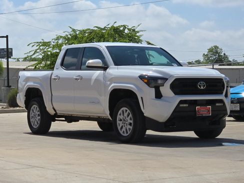 Certified 2025 Toyota Tacoma SR5 AWD/4WD image 7