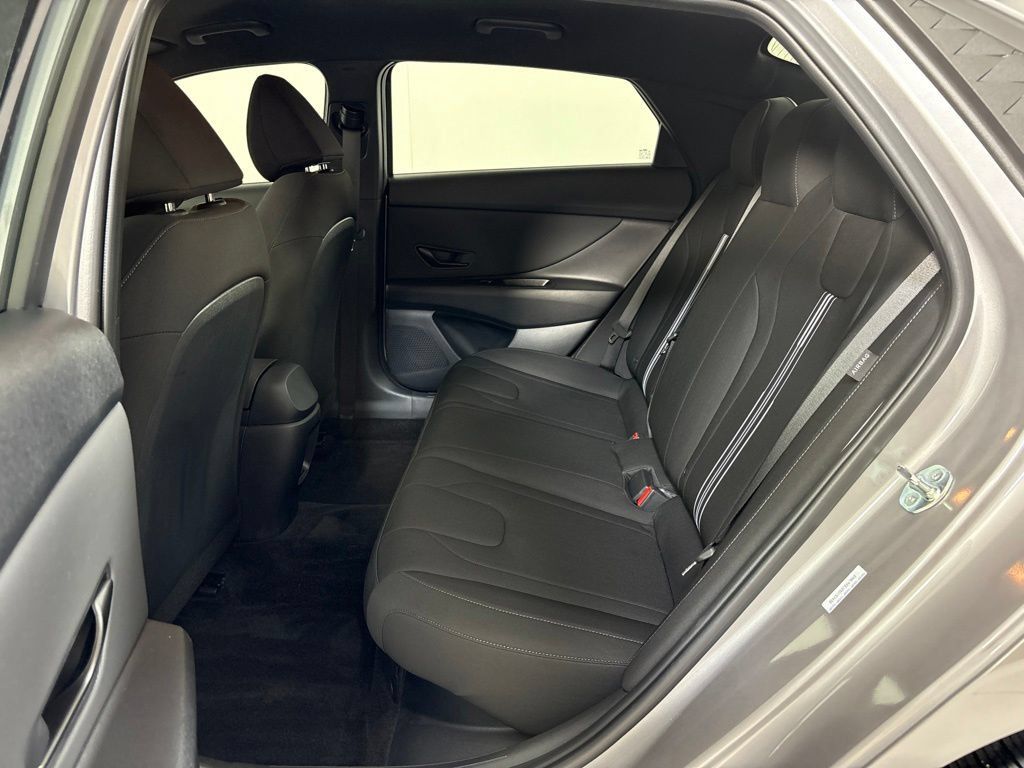 New 2025 Hyundai Elantra SEL FWD image 18