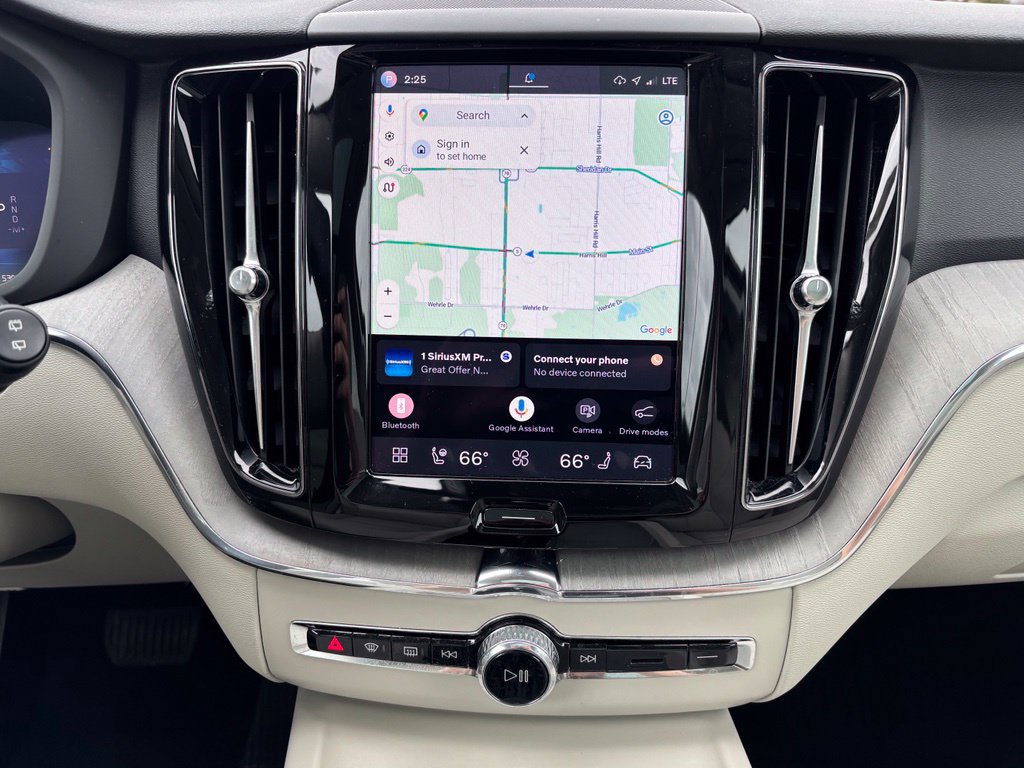 Certified 2024 Volvo XC60 B5 Plus w/ Climate Package AWD/4WD image 8