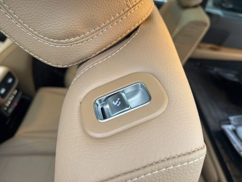 Used 2024 Mercedes-Benz GLS 580 4MATIC image 36