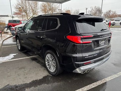 Used 2024 GMC Acadia Denali image 3