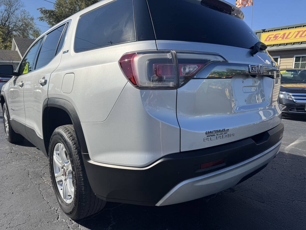 Used 2019 GMC Acadia SLE w/ LPO, Black Accent Package FWD image 15
