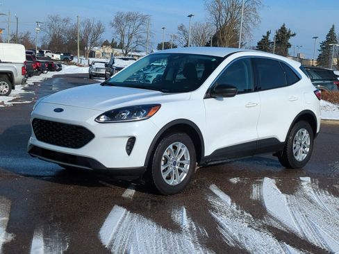 Certified 2022 Ford Escape SE w/ Cold Weather Package image 3