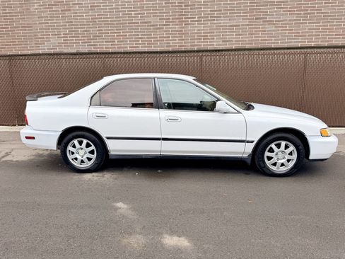 Used 1997 Honda Accord LX image 4