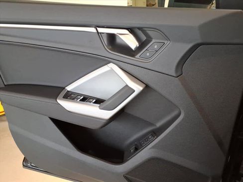 Certified 2025 Audi Q3 2.0T Premium w/ Convenience Package image 18