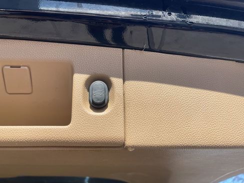 Used 2019 Cadillac Escalade ESV Platinum image 16