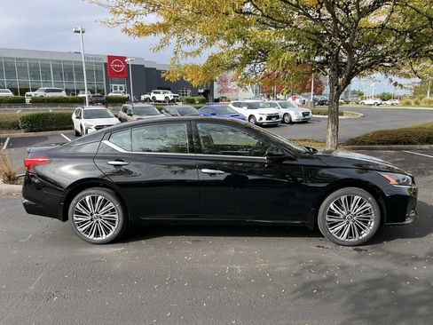 New 2025 Nissan Altima 2.5 SL image 8