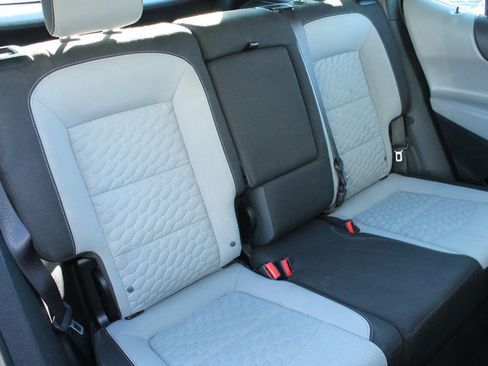 Used 2020 Chevrolet Equinox LS image 39