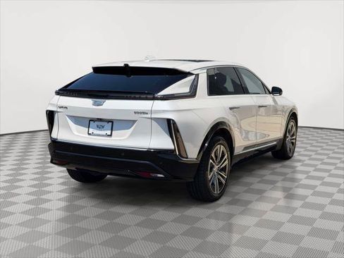 Used 2025 Cadillac Lyriq Luxury AWD/4WD image 7