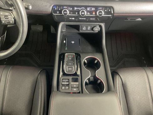 Used 2025 Honda Pilot Black Edition image 12