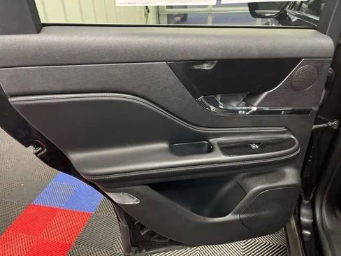 Used 2023 Lincoln Corsair AWD image 11