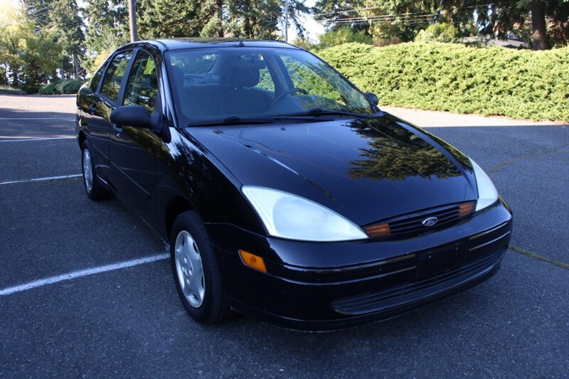 Used 2002 Ford Focus LX FWD image 2