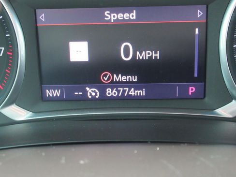 Used 2021 Chevrolet Traverse LT w/ LT Premium Package FWD image 32