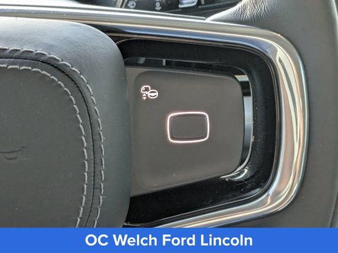 Certified 2025 Lincoln Navigator Reserve AWD/4WD image 32