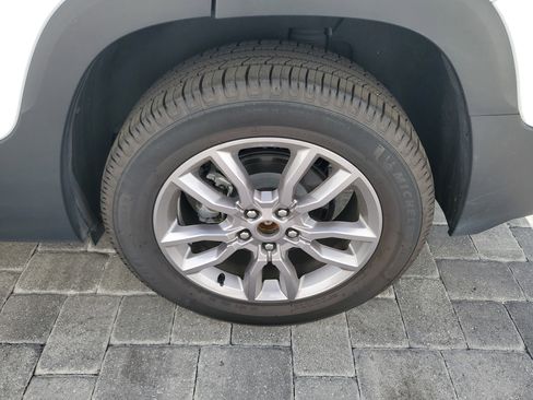 Used 2023 GMC Terrain SLT w/ LPO, Floor Liner Package AWD/4WD image 8