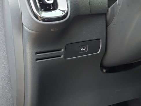 Certified 2025 Volvo XC40 B5 Core image 10