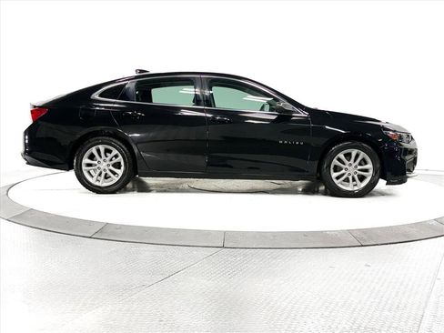 Used 2017 Chevrolet Malibu LT image 11