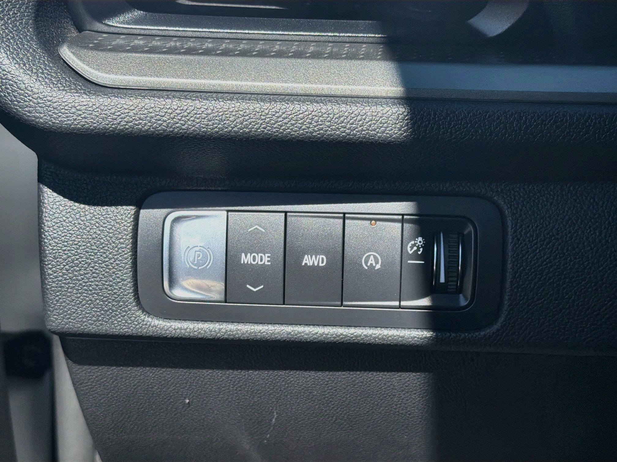 Used 2025 Chevrolet Traverse LT AWD/4WD image 17