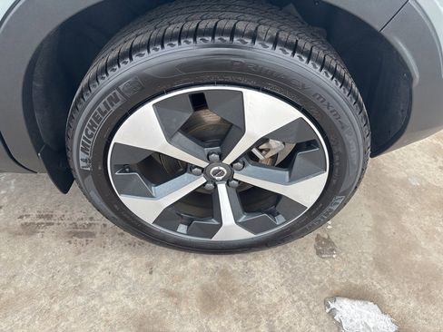 Certified 2025 Volvo XC40 B5 Plus image 16