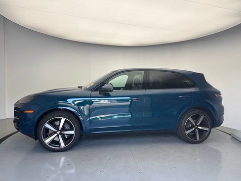 Certified 2025 Porsche Cayenne AWD/4WD image 2