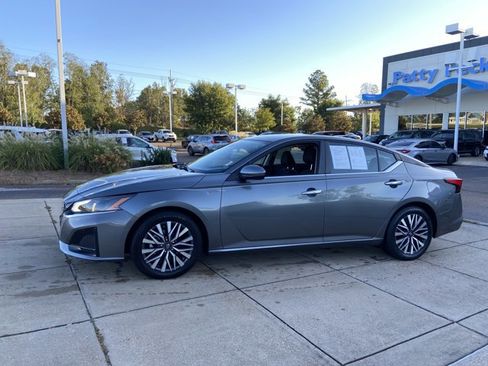 Used 2023 Nissan Altima 2.5 SV image 5