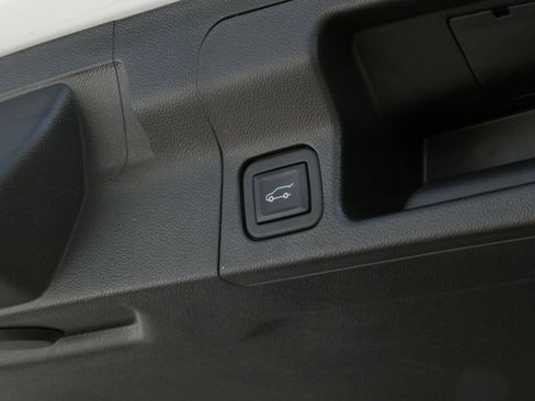 Certified 2023 GMC Acadia SLE w/ Driver Convenience Package image 23