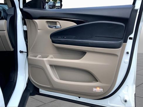 Used 2021 Honda Pilot Elite image 23