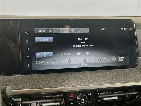 Used 2025 Nissan Kicks SV AWD/4WD image 19