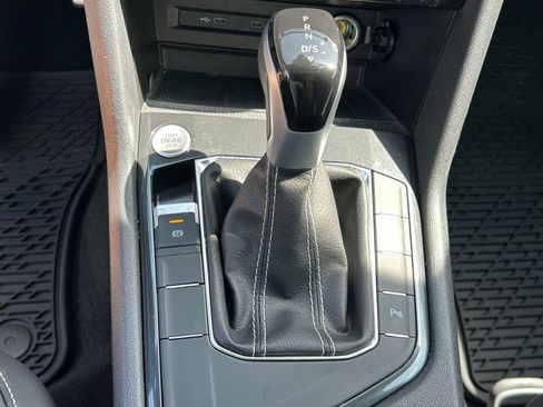 Certified 2023 Volkswagen Tiguan SE R-Line FWD image 34