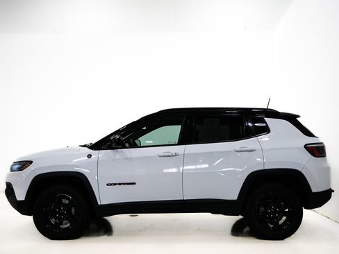 Used 2023 Jeep Compass Trailhawk image 5