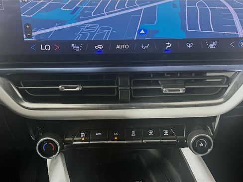 Used 2025 Chevrolet Equinox EV LT image 24