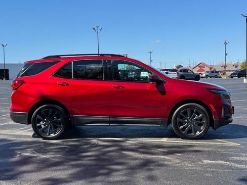 Used 2022 Chevrolet Equinox RS w/ Infotainment Package image 2