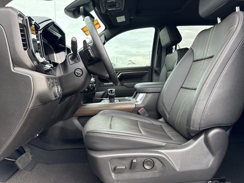 Certified 2025 Chevrolet Silverado 1500 High Country w/ Technology Package image 16