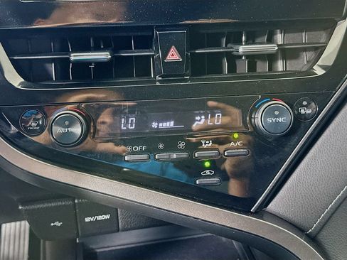 Certified 2022 Toyota Camry SE FWD image 15