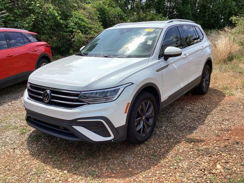 Used 2022 Volkswagen Tiguan SE FWD image 3
