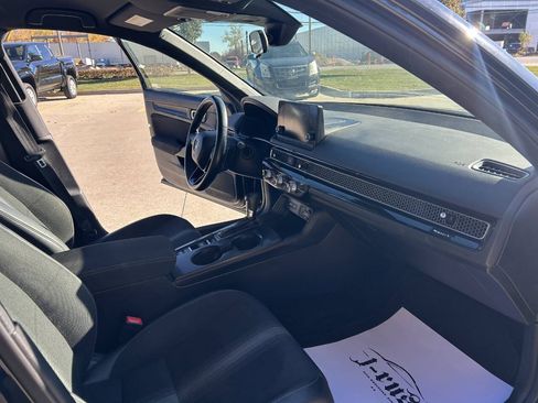 Used 2023 Honda Civic Sport image 17