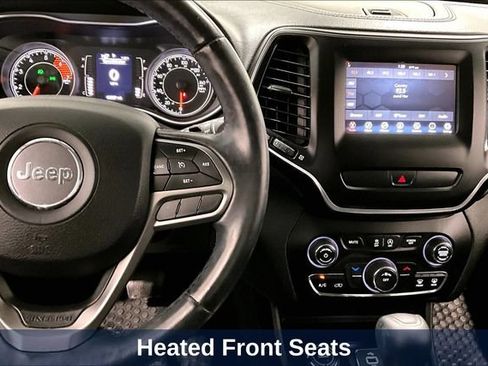 Used 2019 Jeep Cherokee Latitude Plus w/ Cold Weather Group AWD/4WD image 16