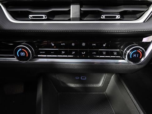 Used 2025 Chevrolet Equinox LT w/ Convenience Package II image 31