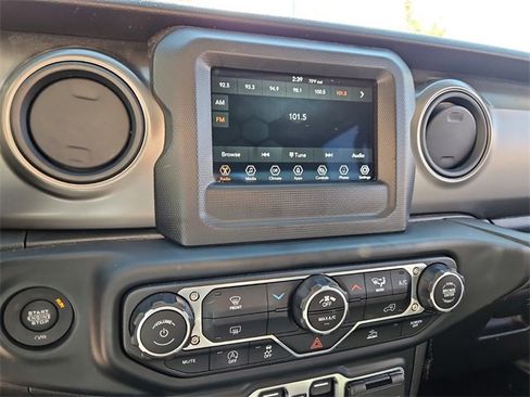 Used 2023 Jeep Gladiator Sport image 17